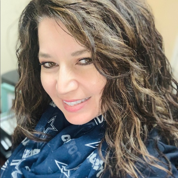 Meet your Posher, Mari - Picture 1 of 1